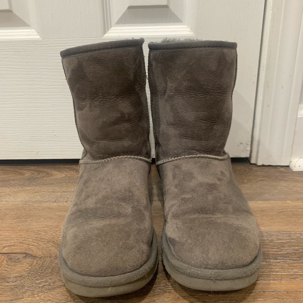 Ugg classic short boots - 8 gray